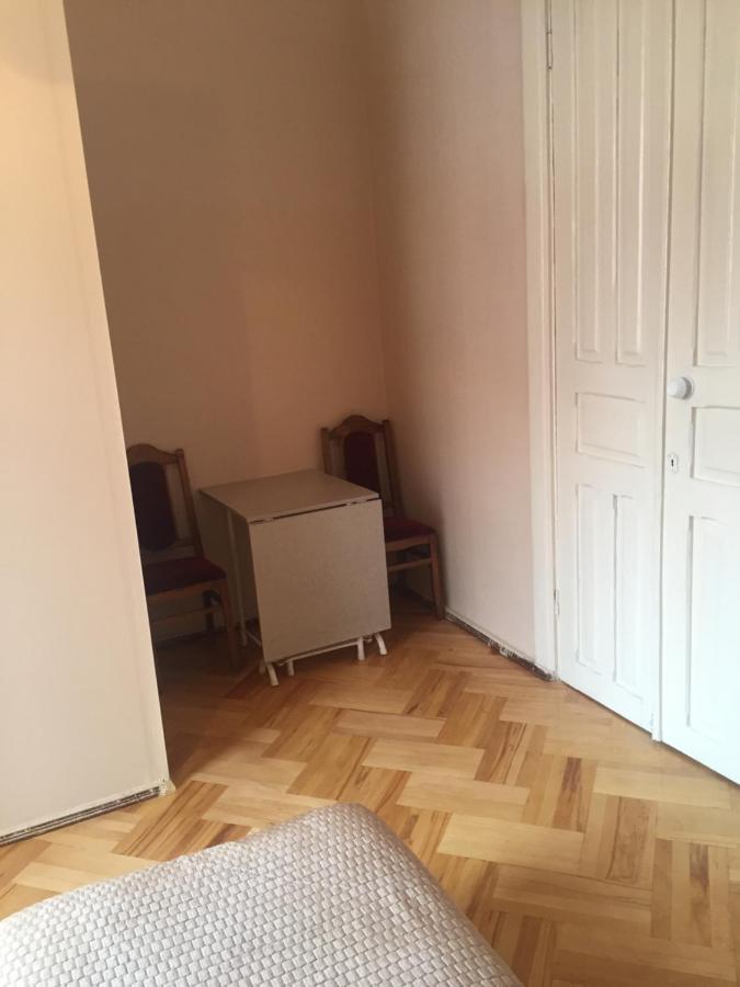 Host N1 Apartment Kutaisi Bagian luar foto