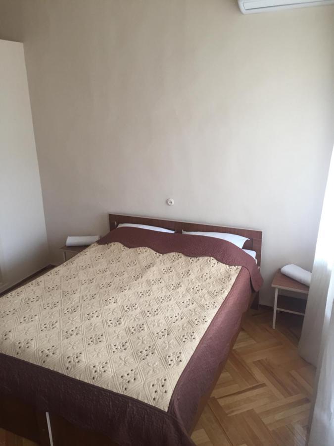 Host N1 Apartment Kutaisi Bagian luar foto